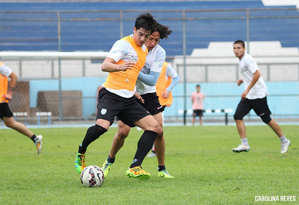 Ignacio Herrera en su primera práctica de fútbol. (Foto: Carolina Reyes)
