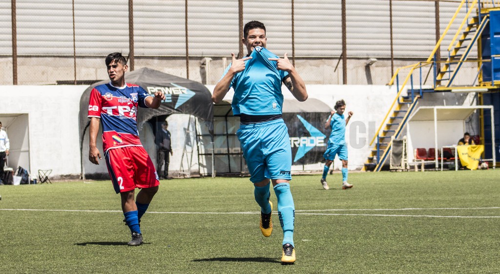 El "Huevito" celebrando un gol frente al clásico rival. Foto: Pablo Vásquez García.