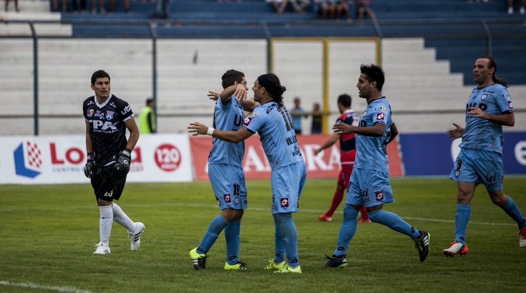 Diego Torres puso el gol y la esperanza Celeste.