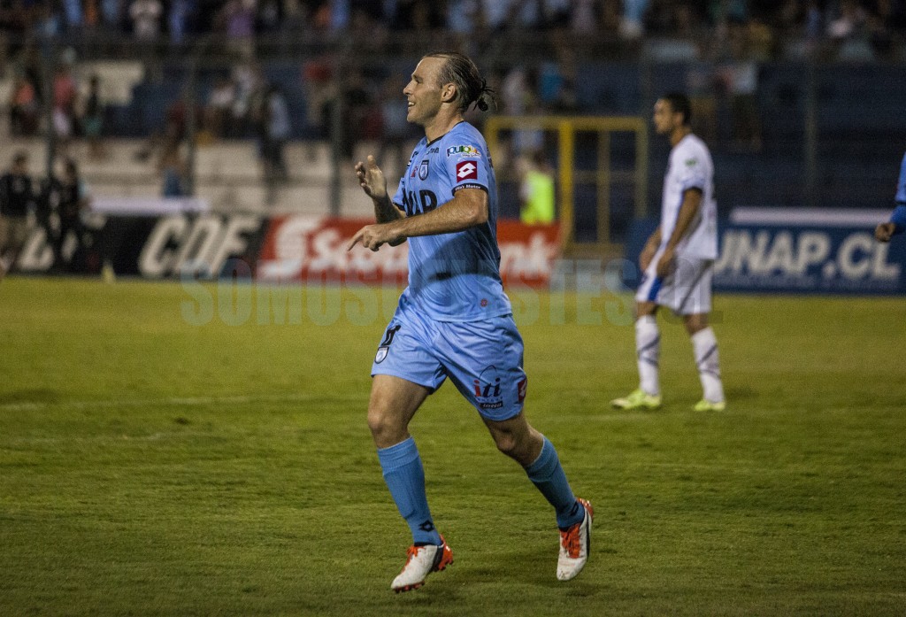 Mathías Riquero abrió la ilusión para los Celestes.