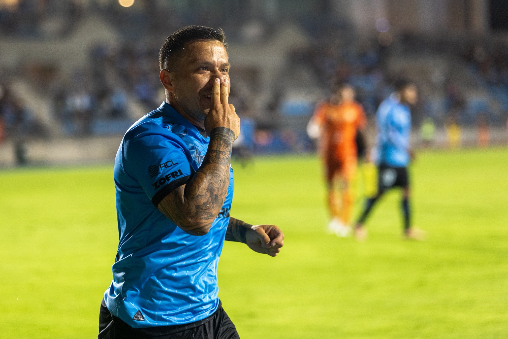 Noche Celeste: Deportes Iquique presentó a sus figuras en deslucido empate