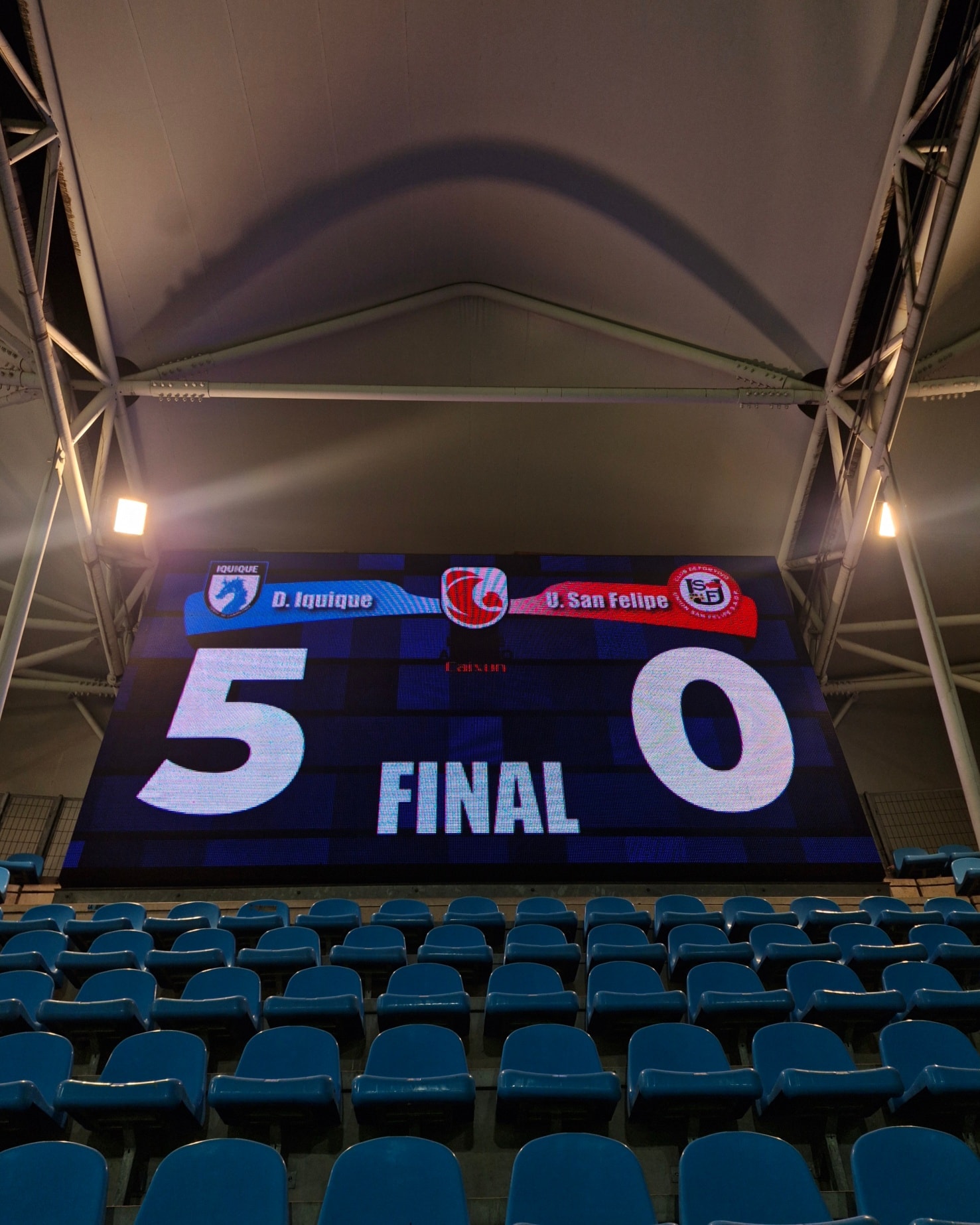 La empanada está mas jugosa, el huevo salio con doble yema, la marraqueta mas crujiente, el té de hoja más sabroso y la bebida más helada. 

Que linda foto para despertar, amigos nuestros... VAMOS IQUIQUE 🐲💙